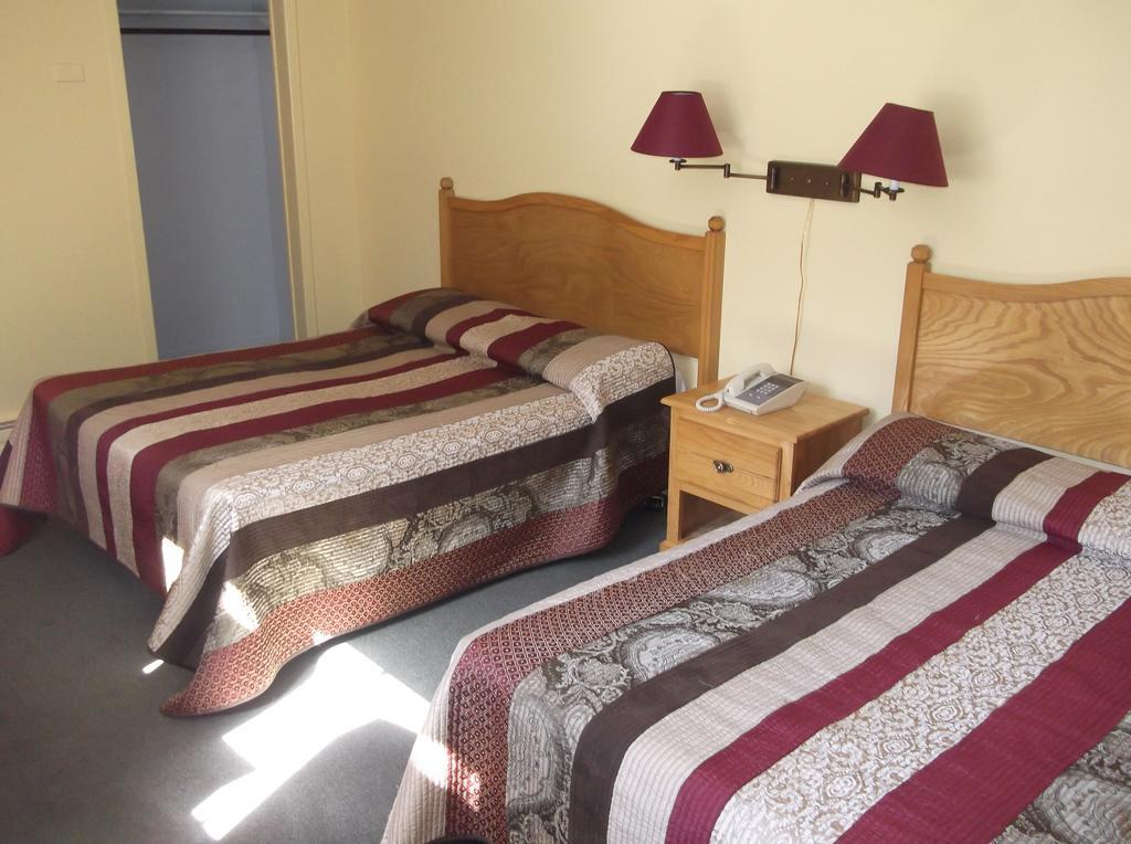 מונט טרמבלאנט Auberge Mountain View Inn חדר תמונה