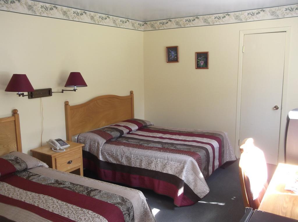 מונט טרמבלאנט Auberge Mountain View Inn חדר תמונה