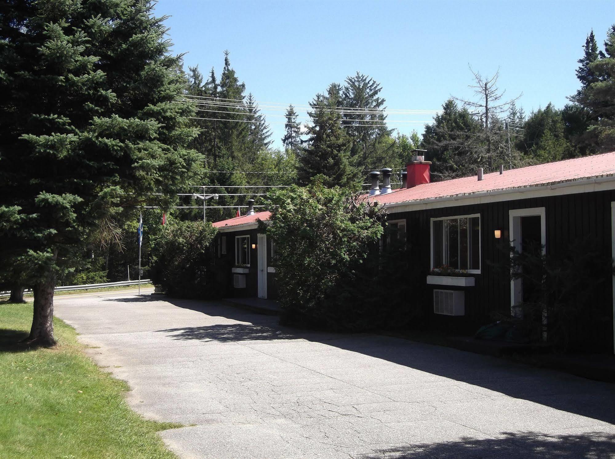 מונט טרמבלאנט Auberge Mountain View Inn מראה חיצוני תמונה
